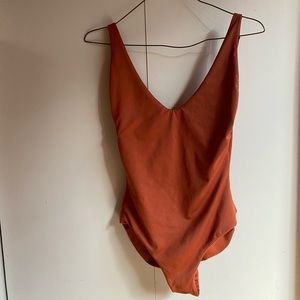 Londre one piece swimsuit in Sculpting Clay colour. Size small with long fit.